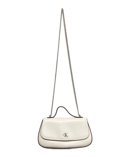 Calvin Klein（カルバンクライン）Calvin Klein (カルバンクライン) チェーンストラップ付ショルダーバッグ ホワイトの古着・服飾アイテム