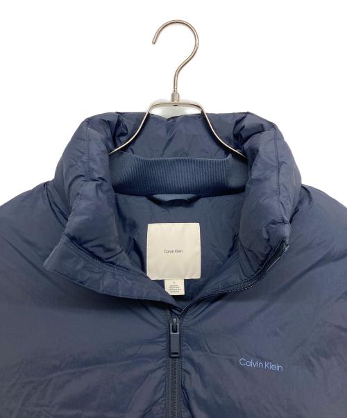 Calvin Klein（カルバンクライン）Calvin Klein (カルバンクライン) クリンクルナイロンモックネックダウンジャケット ネイビー サイズ:Mの古着・服飾アイテム