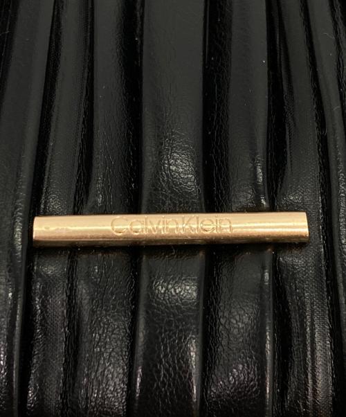 Calvin Klein（カルバンクライン）Calvin Klein (カルバンクライン) メタルロゴドローストリングバッグ ブラックの古着・服飾アイテム