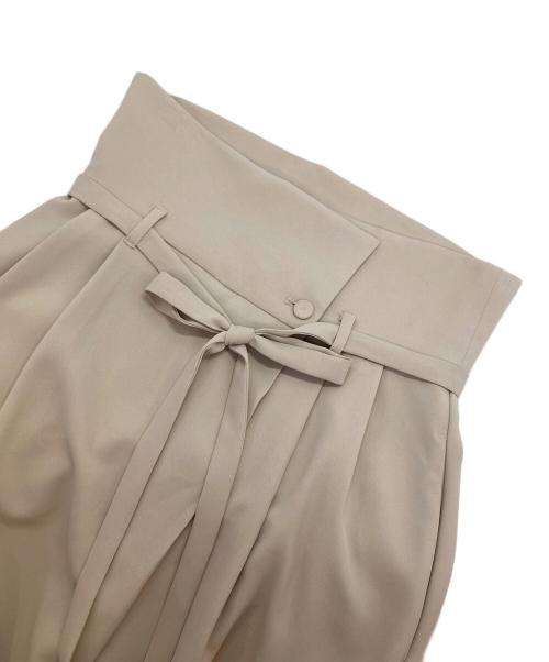 Adam et Rope（アダム エ ロペ）Adam et Rope (アダム エ ロペ) アシンメトリータックパンツ ベージュ サイズ:38の古着・服飾アイテム
