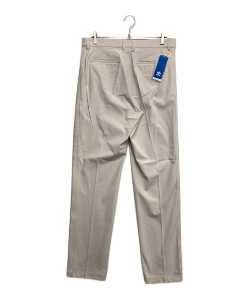 adidas（アディダス）adidas (アディダス) ツイストウィーブ 撥水 スリーストライプス アンクルパンツ ベージュ サイズ:W88 未使用品の古着・服飾アイテム