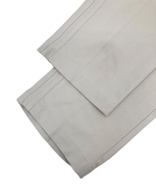 adidas（アディダス）adidas (アディダス) ツイストウィーブ 撥水 スリーストライプス アンクルパンツ ベージュ サイズ:W88 未使用品の古着・服飾アイテム