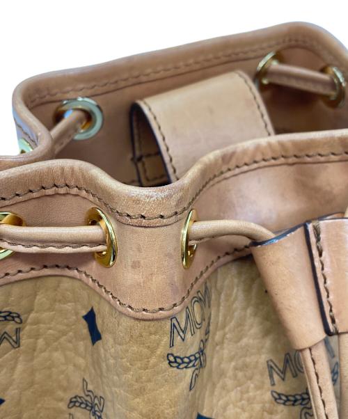 MCM（エムシーエム）MCM (エムシーエム) ヴィセトスドローストリングショルダーバッグ ブラウンの古着・服飾アイテム