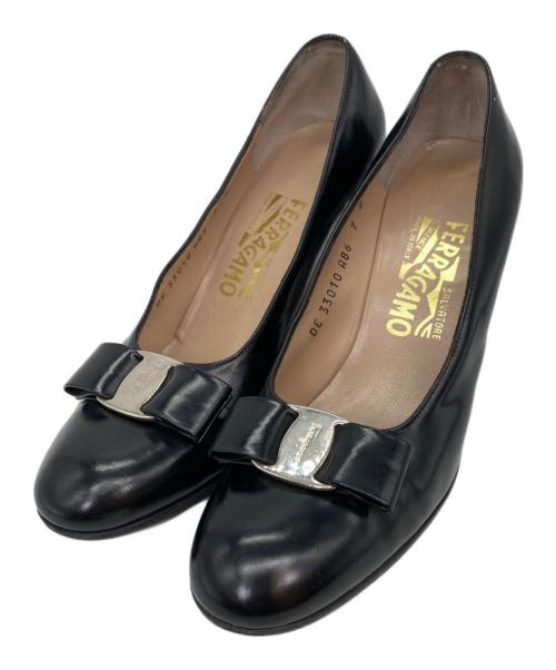 Salvatore Ferragamo（サルヴァトーレ フェラガモ）Salvatore Ferragamo (サルヴァトーレ フェラガモ) ヴァラリボンパンプス ブラック サイズ:7の古着・服飾アイテム