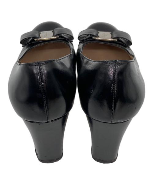 Salvatore Ferragamo（サルヴァトーレ フェラガモ）Salvatore Ferragamo (サルヴァトーレ フェラガモ) ヴァラリボンパンプス ブラック サイズ:7の古着・服飾アイテム