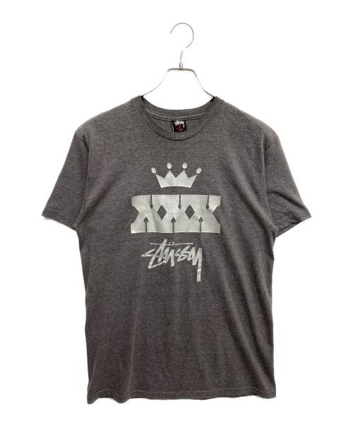 stussy（ステューシー）stussy (ステューシー) xxx王冠プリントＴシャツ グレー サイズ:Lの古着・服飾アイテム