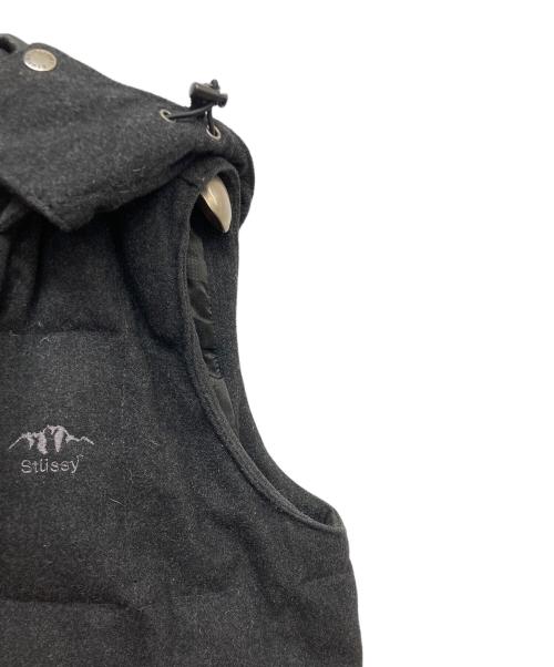 stussy（ステューシー）stussy (ステューシー) フーデットダウンベスト ブラック サイズ:Mの古着・服飾アイテム