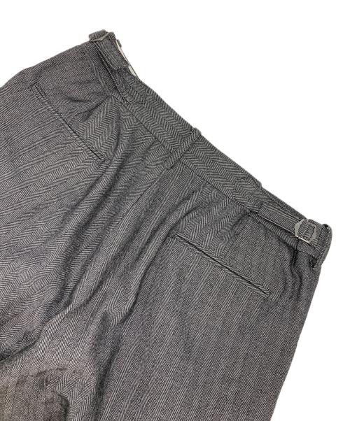 MARKA（マーカ）MARKA (マーカ) TWO TUCK BAGGY TROUSERS -TUMBLED WOOL SERGE- グレー サイズ:3の古着・服飾アイテム
