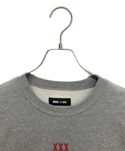 WIND AND SEA（ウィンダンシー）WIND AND SEA (ウィンダンシー) GOD SELECTION XXX (ゴッド セレクション トリプルエックス) クルーネックスウェット グレー サイズ:Mの古着・服飾アイテム