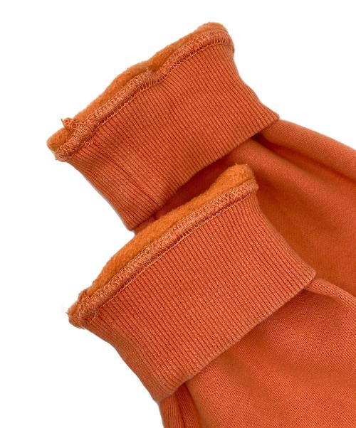 stussy（ステューシー）stussy (ステューシー) ストックロゴクルーネックスウェット オレンジ サイズ:Mの古着・服飾アイテム