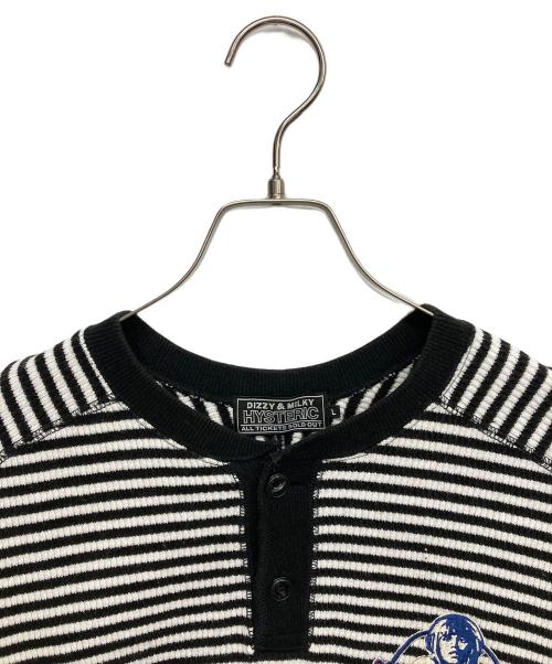 Hysteric Glamour（ヒステリックグラマー）Hysteric Glamour (ヒステリックグラマー) RAD GIRL刺繍ヘンリーネックカットソー ブラック サイズ:Lの古着・服飾アイテム