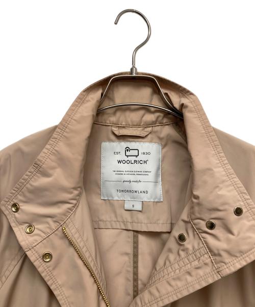 TOMORROW LAND（トゥモローランド）TOMORROW LAND (トゥモローランド) WOOLRICH (ウールリッチ) 別注ドローストリングスコート ベージュ サイズ:Sの古着・服飾アイテム