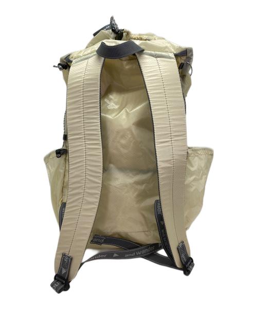 and wander（アンドワンダー）and wander (アンドワンダー) バックパック アイボリーの古着・服飾アイテム