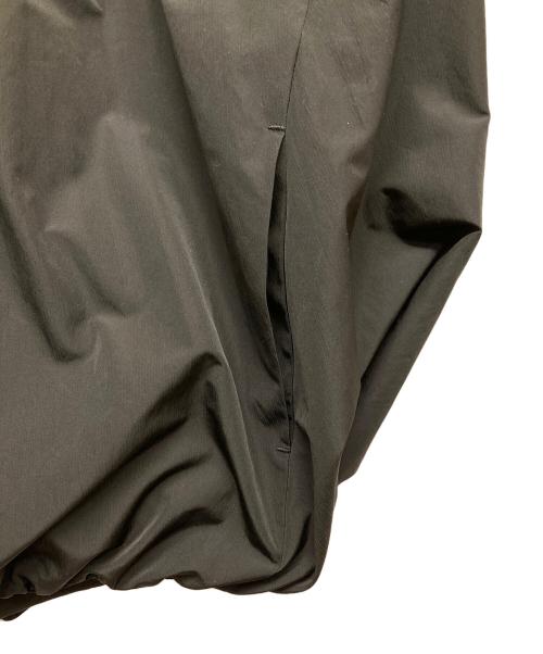 ELENDEEK（エレンディーク）ELENDEEK (エレンディーク) GATHER TAFFETA ブルゾン ブラック サイズ:Fの古着・服飾アイテム