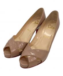 Christian Louboutin（クリスチャン・ルブタン）の古着「オープントゥエナメルヒールパンプス」｜ベージュ