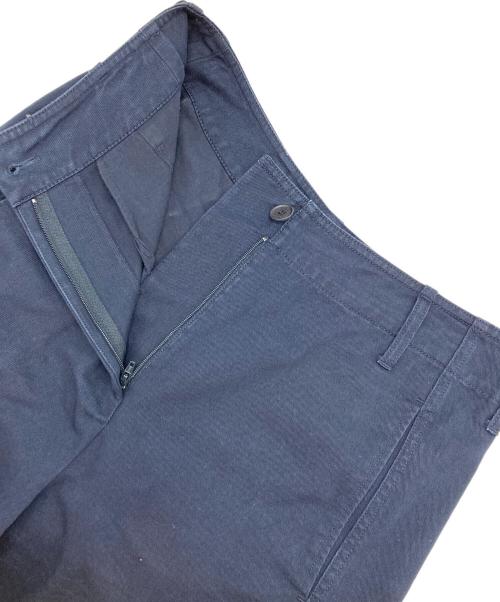 LACOSTE（ラコステ）LACOSTE (ラコステ) ベルト付き入ウェストパンツ ネイビー サイズ:38の古着・服飾アイテム