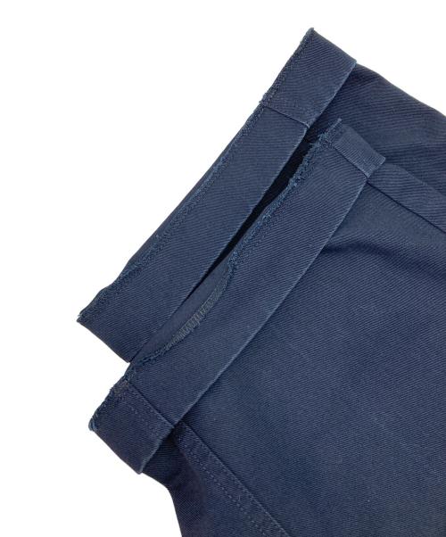 LACOSTE（ラコステ）LACOSTE (ラコステ) ベルト付き入ウェストパンツ ネイビー サイズ:38の古着・服飾アイテム