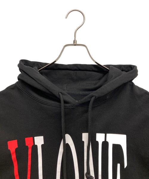 LIVE VLONE DIE VLONE（ヴィーロン）LIVE VLONE DIE VLONE (ヴィーロン) ロゴプリントパーカー ブラック サイズ:XLの古着・服飾アイテム
