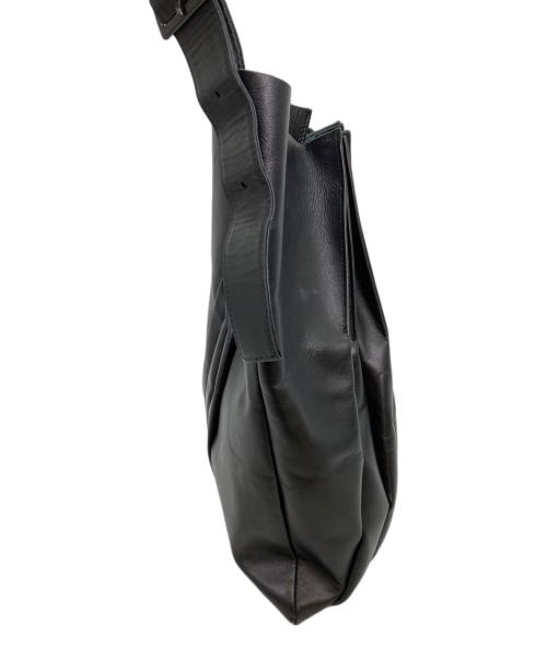 yohji yamamoto+noir（ヨウジヤマモトプリュスノアール）yohji yamamoto+Noir (ヨウジヤマモトプリュスノアール) フロントプリーツレザー ショルダーバッグ ブラックの古着・服飾アイテム