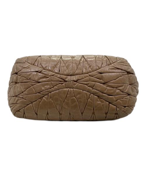 MIU MIU（ミュウミュウ）MIU MIU (ミュウミュウ) マテラッセギャザーハンドバッグ ベージュの古着・服飾アイテム