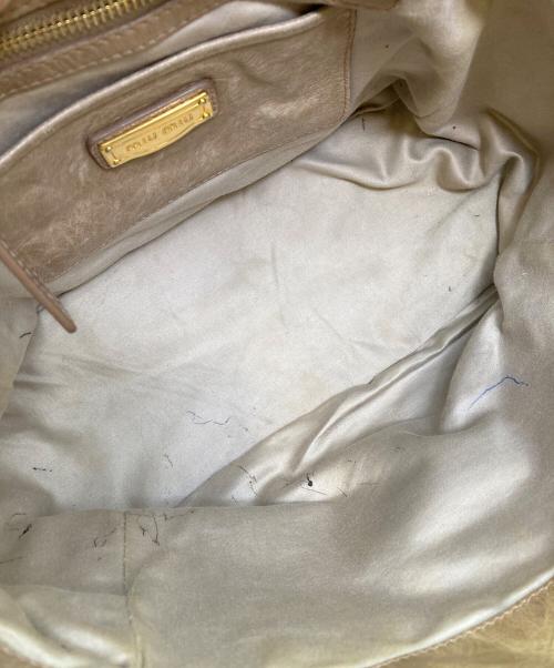 MIU MIU（ミュウミュウ）MIU MIU (ミュウミュウ) マテラッセギャザーハンドバッグ ベージュの古着・服飾アイテム