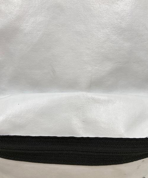 MM6（エムエムシックス）MM6 (エムエムシックス) EASTPAK (イーストパック) パデッド リバーシブル リュックサック ブラック×ホワイトの古着・服飾アイテム