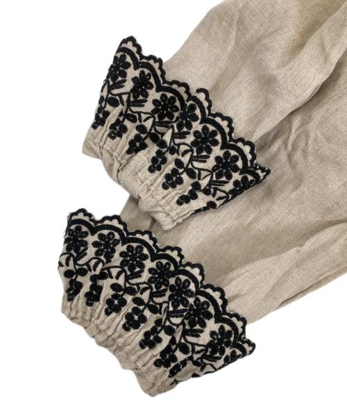 Samansa Mos2（サマンサモスモス）Samansa Mos2 (サマンサモスモス) kazumi (カズミ) 袖レース刺繍デザインリネンワンピース ベージュ サイズ:Fの古着・服飾アイテム