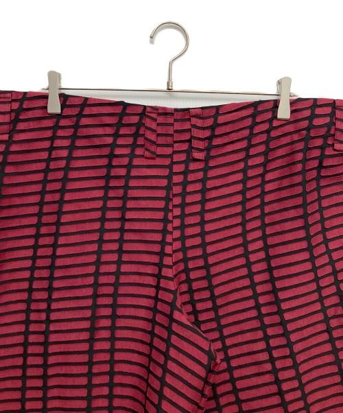 ISSEY MIYAKE（イッセイミヤケ）ISSEY MIYAKE (イッセイミヤケ) ワイド総柄パンツ レッド×ブラック サイズ:2の古着・服飾アイテム