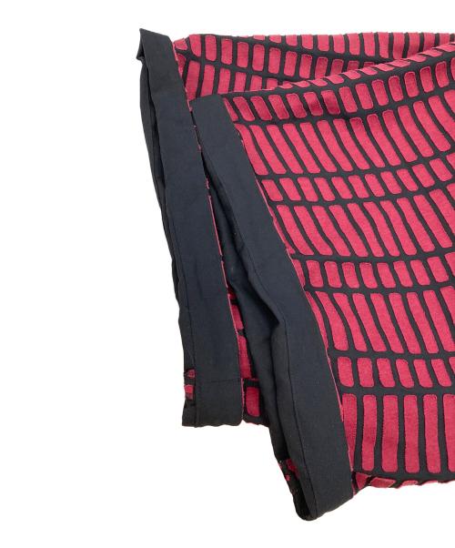 ISSEY MIYAKE（イッセイミヤケ）ISSEY MIYAKE (イッセイミヤケ) ワイド総柄パンツ レッド×ブラック サイズ:2の古着・服飾アイテム