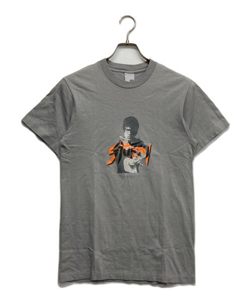 stussy（ステューシー）stussy (ステューシー) ブルースリープリントＴシャツ グレー サイズ:Sの古着・服飾アイテム