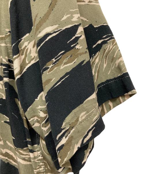 Denham（デンハム）Denham (デンハム) カモフラSSシャツ ブラック×オリーブ サイズ:XSの古着・服飾アイテム