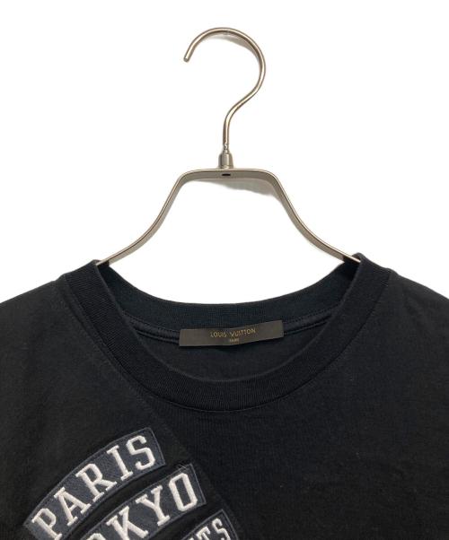 LOUIS VUITTON（ルイ ヴィトン）LOUIS VUITTON (ルイ ヴィトン) FRAGMENT DESIGN (フラグメントデザイン) ブランドロゴパッチＴＥＥ ブラック サイズ:XSの古着・服飾アイテム