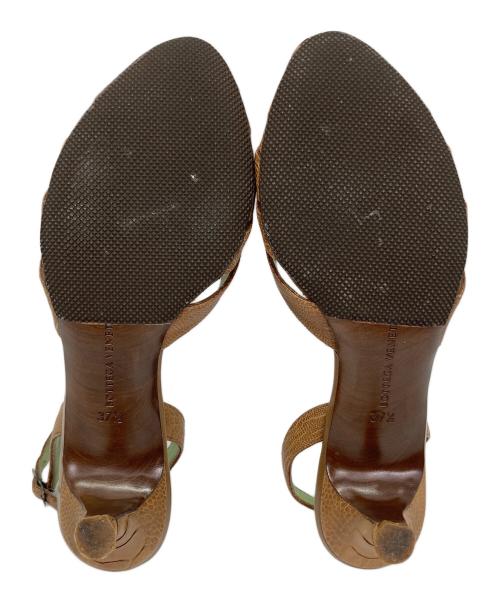 BOTTEGA VENETA（ボッテガベネタ）BOTTEGA VENETA (ボッテガベネタ) クロコ型押しサンダル ベージュ サイズ:37 1/2の古着・服飾アイテム