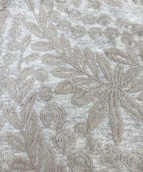 BEARDSLEY（ビアズリー）BEARDSLEY (ビアズリー) 花柄刺繍ノースリーブカットソー アイボリー サイズ:Fの古着・服飾アイテム