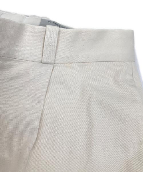 YAECA（ヤエカ）YAECA (ヤエカ) チノパン タックテーパード アイボリー サイズ:30の古着・服飾アイテム
