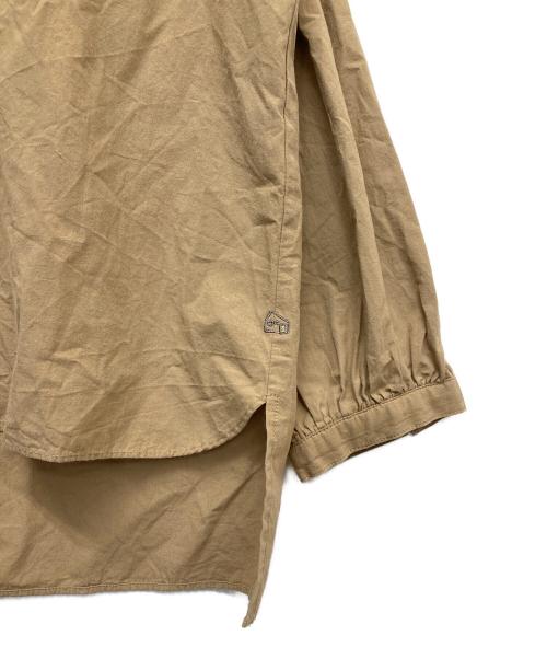 HUIS（ハウス）HUIS (ハウス) やわらかコットンヘンリーネックナチュラルプルオーバー ベージュ サイズ:Fの古着・服飾アイテム