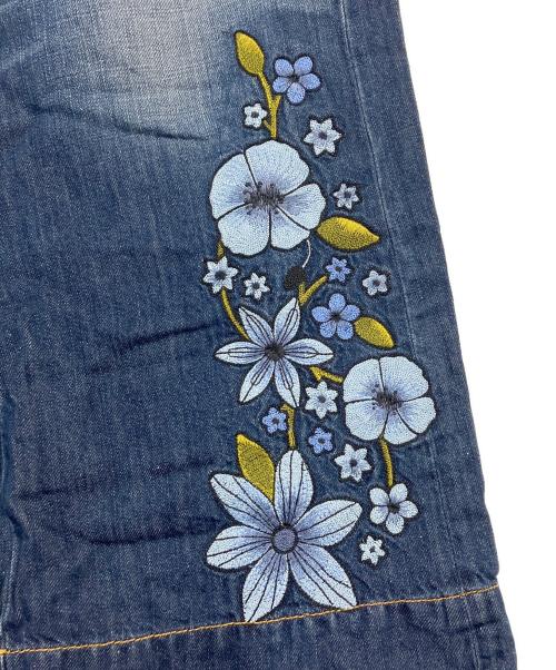 EMPORIO ARMANI（エンポリオアルマーニ）EMPORIO ARMANI (エンポリオアルマーニ) フラワー刺繍デニムパンツ インディゴ サイズ:27の古着・服飾アイテム