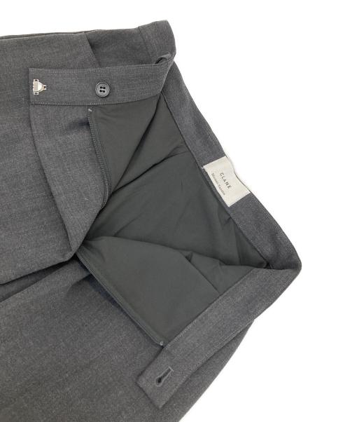 CLANE（クラネ）CLANE (クラネ) MINAMI TANAKA (ミナミ タナカ) TUCK HERRINGBONE SLACKS グレー サイズ:1の古着・服飾アイテム