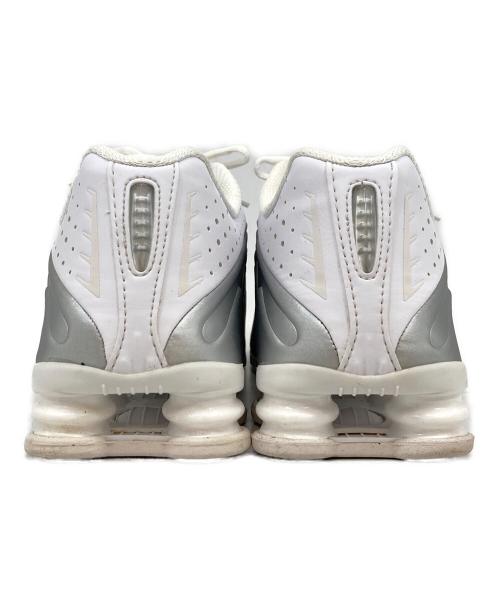 NIKE（ナイキ）NIKE (ナイキ) SHOX R4 シルバー×ホワイト サイズ:27.5の古着・服飾アイテム