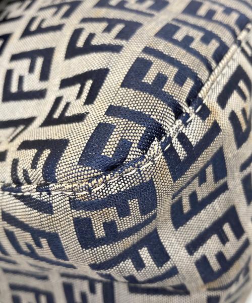 FENDI（フェンディ）FENDI (フェンディ) ショルダーバッグ ブラックの古着・服飾アイテム