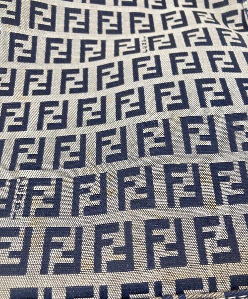 FENDI（フェンディ）FENDI (フェンディ) ショルダーバッグ ブラックの古着・服飾アイテム