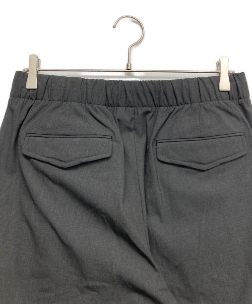 UNITED ARROWS（ユナイテッドアローズ）UNITED ARROWS (ユナイテッドアローズ) トロピカル ソリッド モダンイージー パンツ グレー サイズ:Mの古着・服飾アイテム