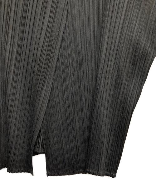 PLEATS PLEASE ISSEY MIYAKE（プリーツプリーズ イッセイミヤケ）PLEATS PLEASE ISSEY MIYAKE (プリーツプリーズ イッセイミヤケ) BASICKS CARDIGAN ブラック サイズ:3の古着・服飾アイテム