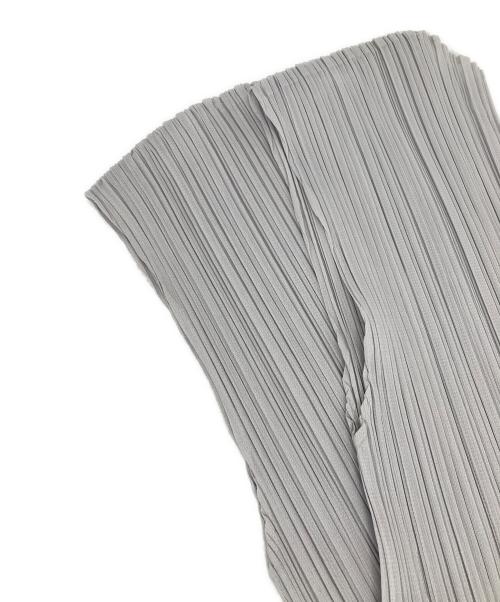 PLEATS PLEASE ISSEY MIYAKE（プリーツプリーズ イッセイミヤケ）PLEATS PLEASE ISSEY MIYAKE (プリーツプリーズ イッセイミヤケ) プリーツノースリーブワンピース ライトグレー サイズ:3の古着・服飾アイテム