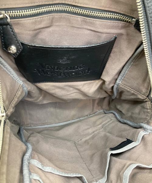 Vivienne Westwood（ヴィヴィアンウエストウッド）Vivienne Westwood (ヴィヴィアンウエストウッド) エンボスバックパック ブラックの古着・服飾アイテム