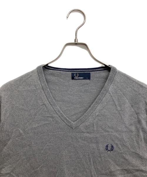 FRED PERRY（フレッドペリー）FRED PERRY (フレッドペリー) Vネックニット グレー サイズ:Lの古着・服飾アイテム