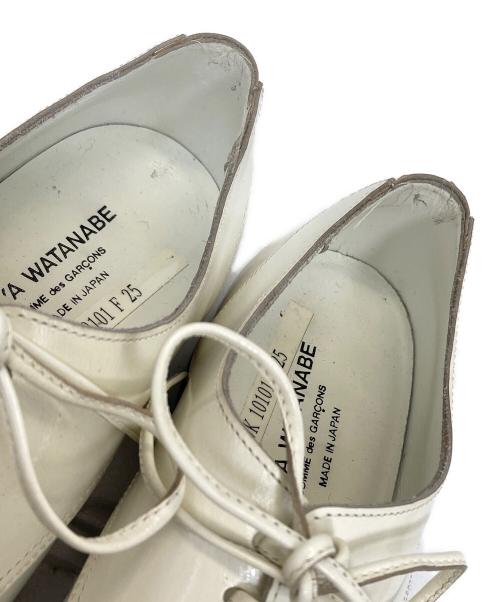 JUNYA WATANABE COMME des GARCONS（(ジュンヤワタナベ コムデギャルソン）JUNYA WATANABE COMME des GARCONS ((ジュンヤワタナベ コムデギャルソン) ストレートチップガラスレザーシューズ ホワイト サイズ:25の古着・服飾アイテム