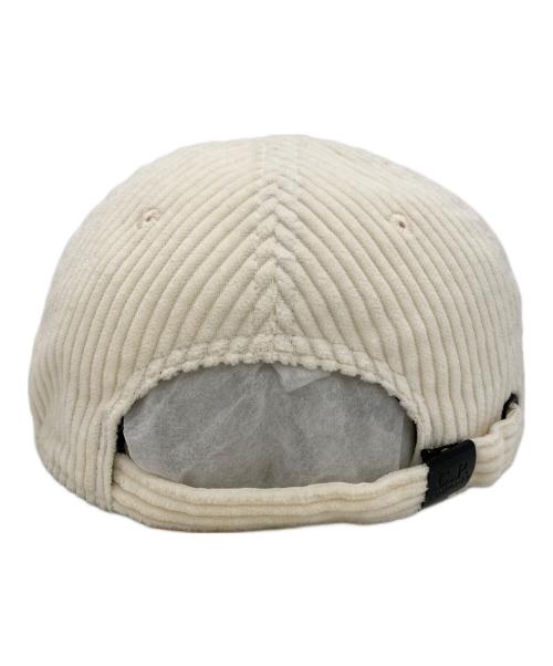 C.P COMPANY（シーピーカンパニー）C.P COMPANY (シーピーカンパニー) Corduroy 350 Baseball Cap ホワイトの古着・服飾アイテム