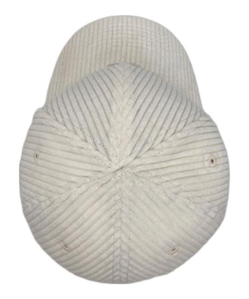 C.P COMPANY（シーピーカンパニー）C.P COMPANY (シーピーカンパニー) Corduroy 350 Baseball Cap ホワイトの古着・服飾アイテム