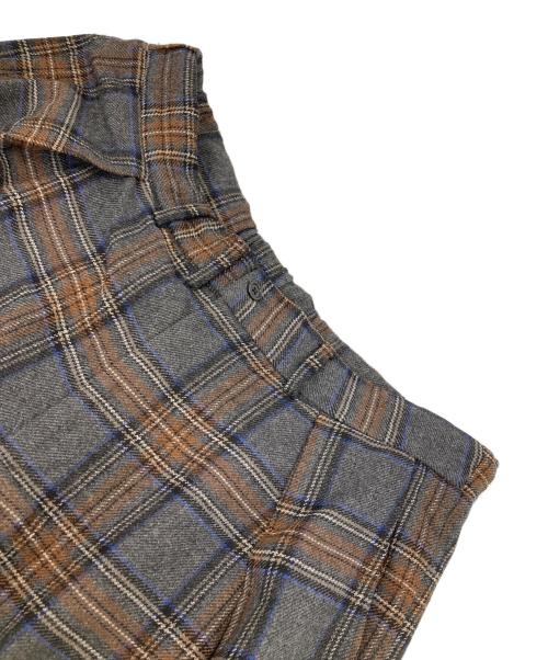 is-ness（イズネス）is-ness (イズネス) WOOL TUCK TROUSERS ブラウン サイズ:46の古着・服飾アイテム